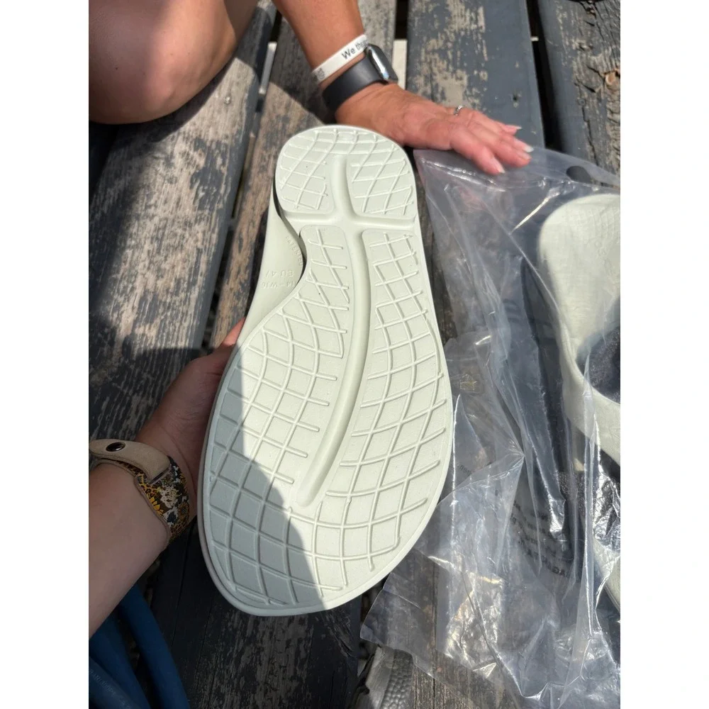 OOFOS OOriginal Recovery Sandals Sage Off White Mens 14 Womens 16 Flip Flops